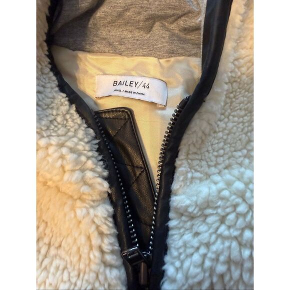 Bailey 44 teddy bear coat sz small women’s jacket cream leather trim hooded - Picture 3 of 5